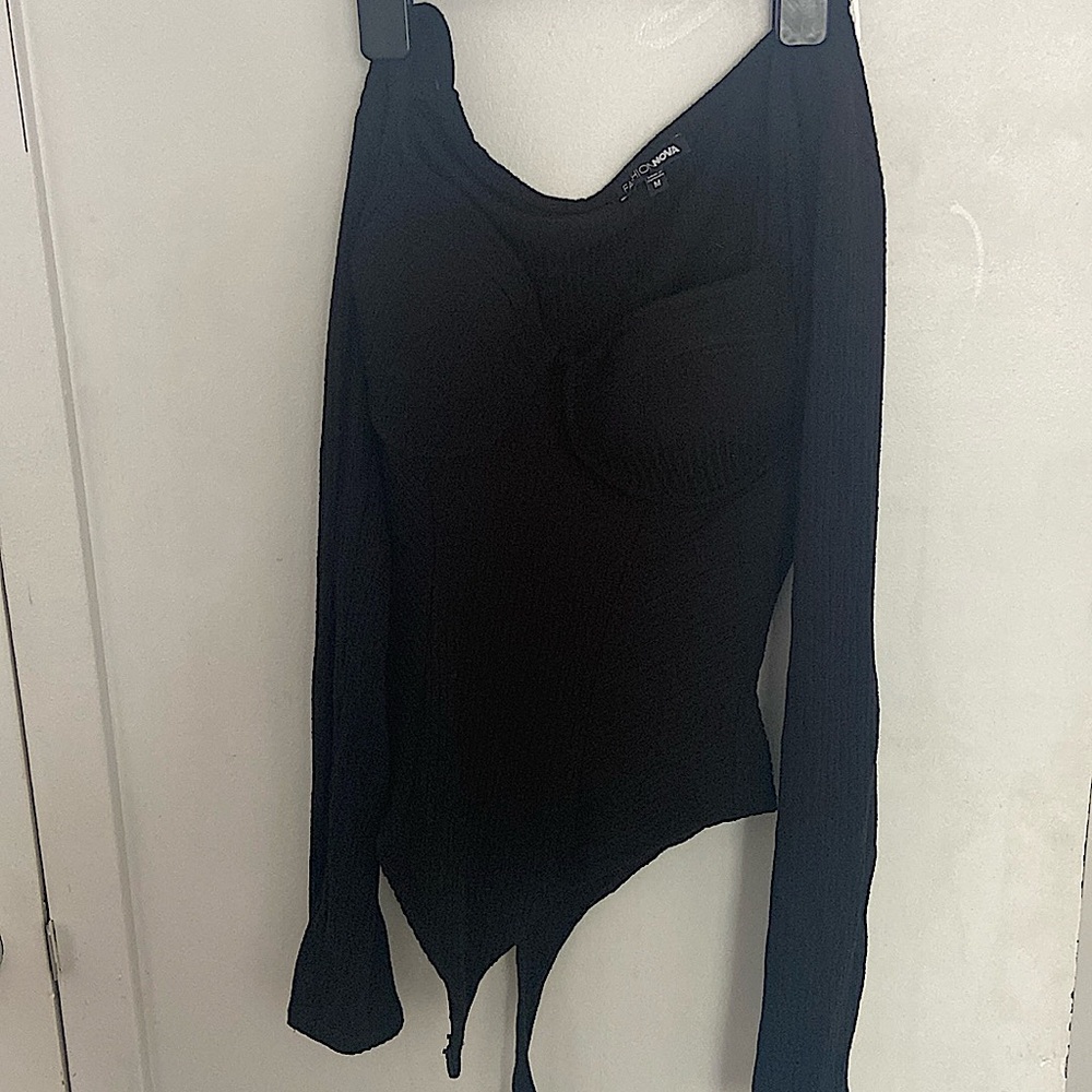 I’m selling this black bodysuit